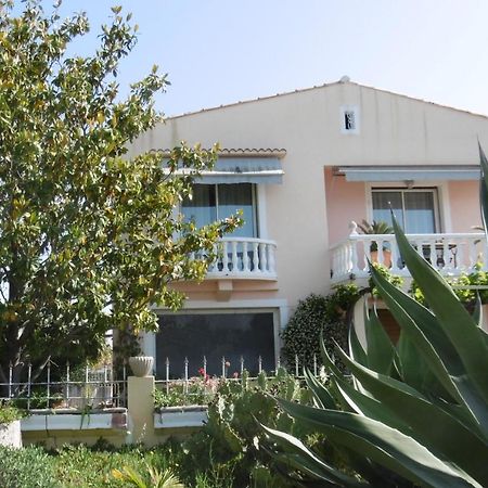 Rez De Chaussee Studio Climatise Dans Villa Айга-Мортас Екстериор снимка