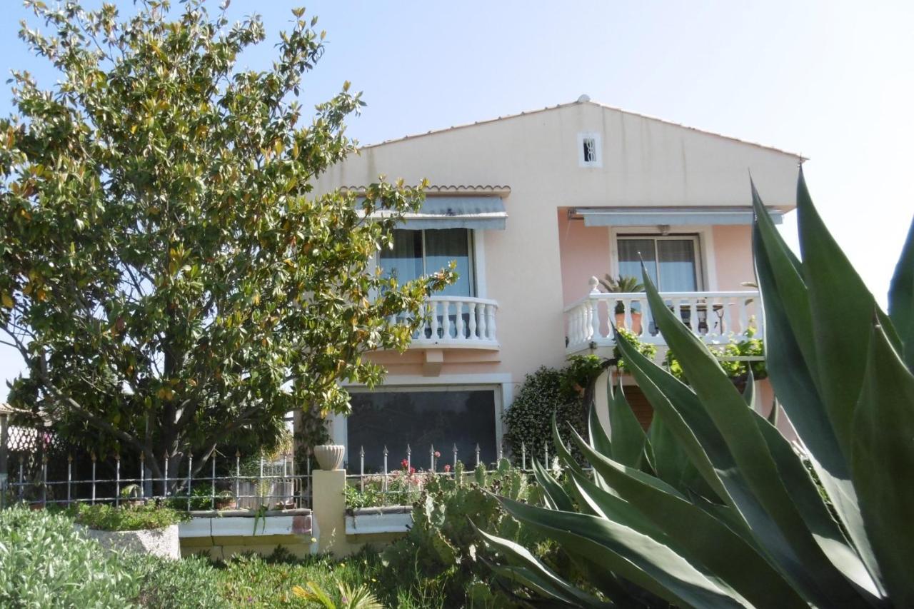 Rez De Chaussee Studio Climatise Dans Villa Айга-Мортас Екстериор снимка